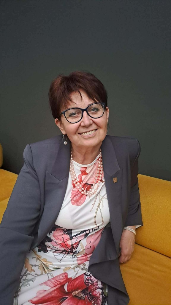dr. Csizmadia Beáta — Szakgyógyszerész, Parapszichológus